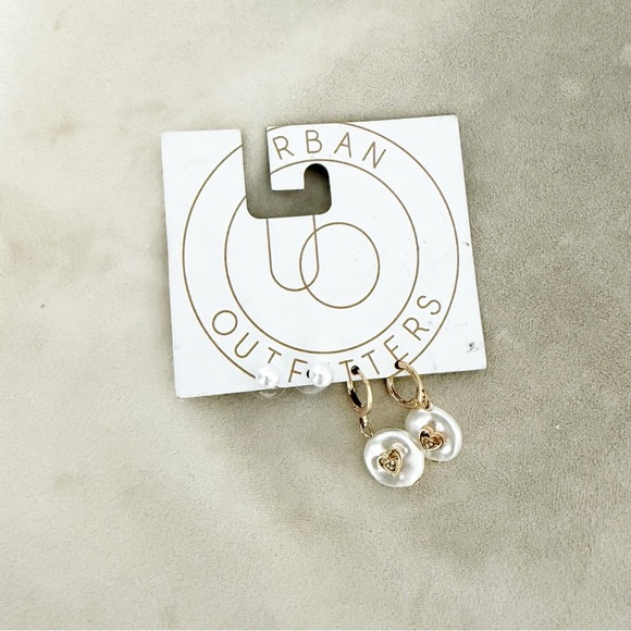 NWT Urban Outfitters Faux Pearl Gold and White Earring Set - Picture 1 of 2